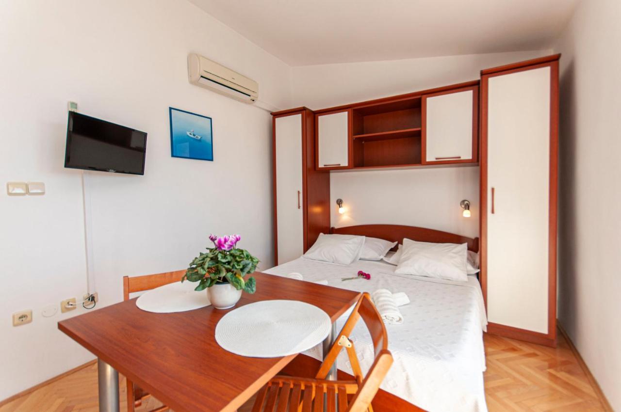 Apartments And Rooms Nikola Omiš Exterior foto