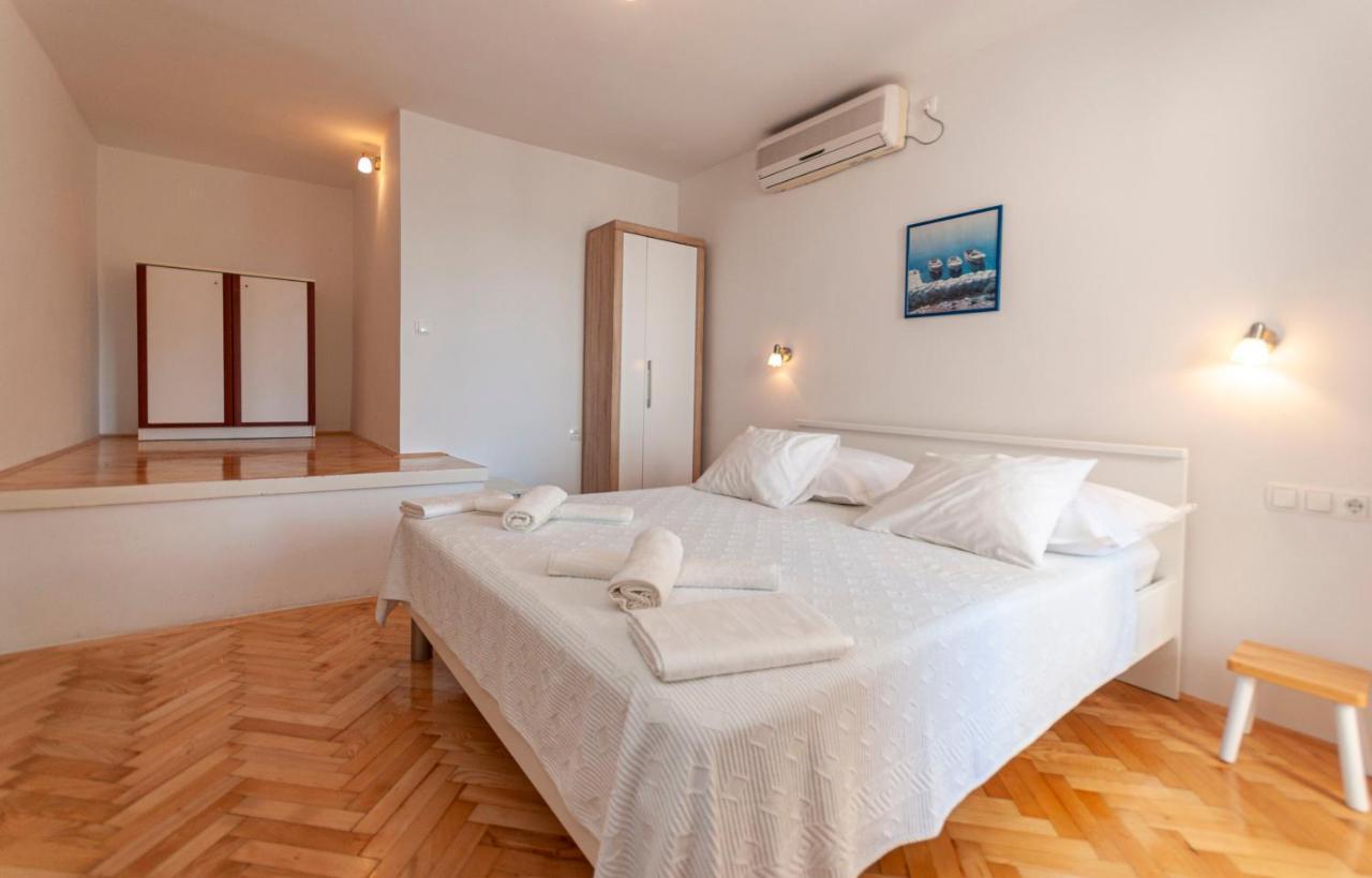 Apartments And Rooms Nikola Omiš Exterior foto