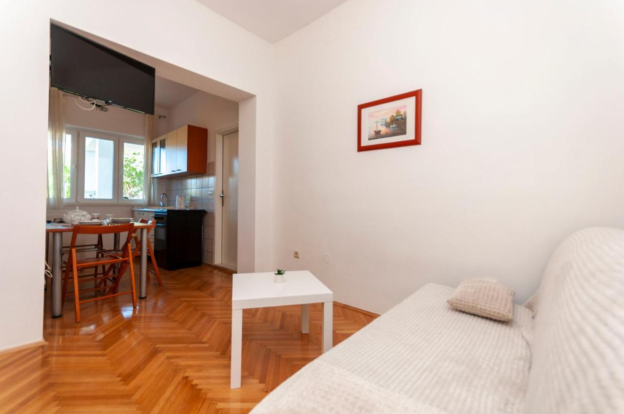 Apartments And Rooms Nikola Omiš Exterior foto