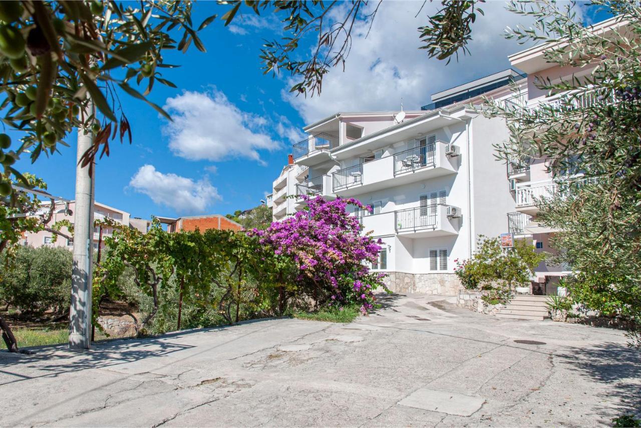 Apartments And Rooms Nikola Omiš Exterior foto
