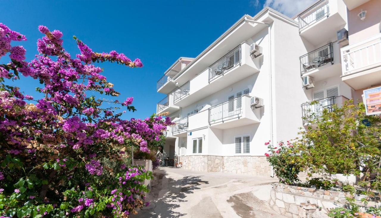 Apartments And Rooms Nikola Omiš Exterior foto